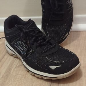 Sz.8 Skechers GoWalk Flash Lace-up Sneakers Black With White Stitching, Bottoms